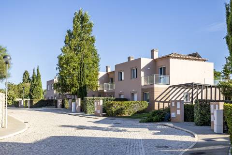 Moradia geminada V2 +1- Carvoeiro