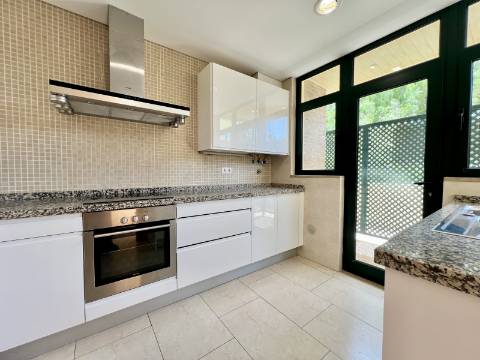 Deslumbrante moradia V2+2 - Vilamoura