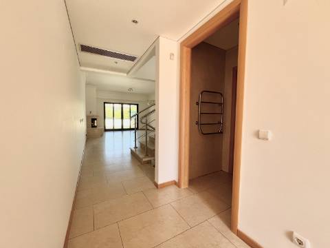 Deslumbrante moradia V2+2 - Vilamoura