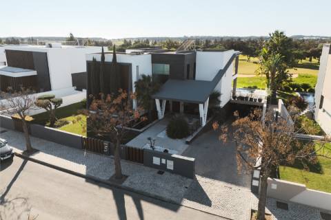 Luxuosa moradia com vista panorâmica para o campo de golfe de Vilamoura
