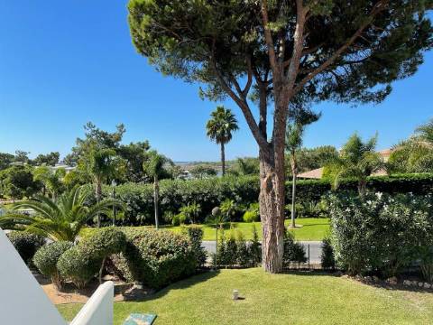 Apartamento T1 duplex com vista para o lago na Quinta do Lago