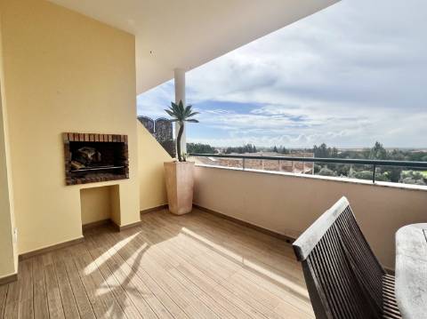 Apartamento T1 - Top Floor com vista mar