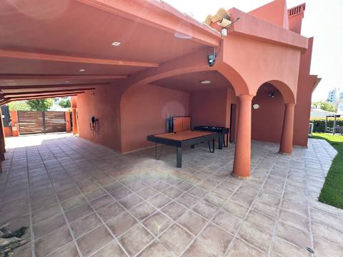 Moradia T3+1 no coração de Vilamoura, com piscina e jacuzzi