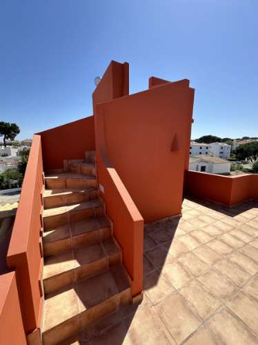 Moradia T3+1 no coração de Vilamoura, com piscina e jacuzzi