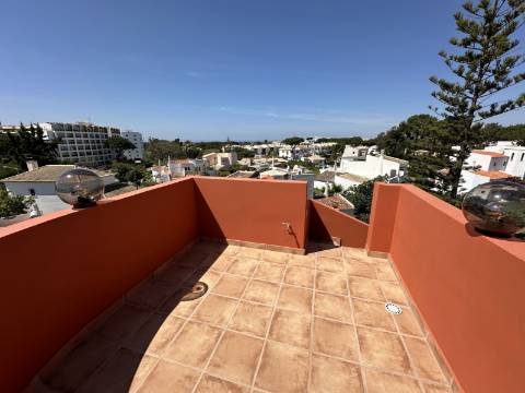 Moradia T3+1 no coração de Vilamoura, com piscina e jacuzzi