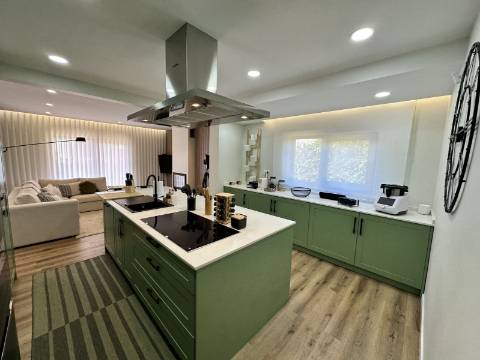 Moradia T3+1 no coração de Vilamoura, com piscina e jacuzzi