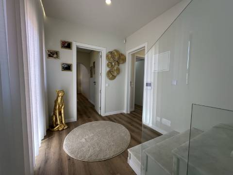 Moradia T3+1 no coração de Vilamoura, com piscina e jacuzzi