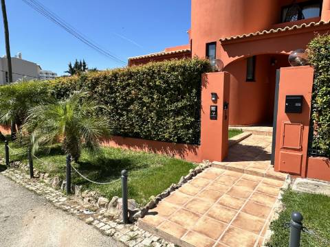 Moradia T3+1 no coração de Vilamoura, com piscina e jacuzzi