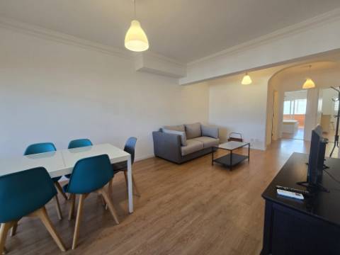 Apartamento T2 Remodelado para Arrendamento Anual - a Poucos Passos da Praia em Quarteira