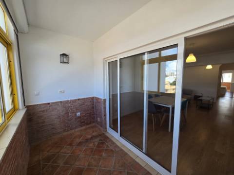 Apartamento T2 Remodelado para Arrendamento Anual - a Poucos Passos da Praia em Quarteira