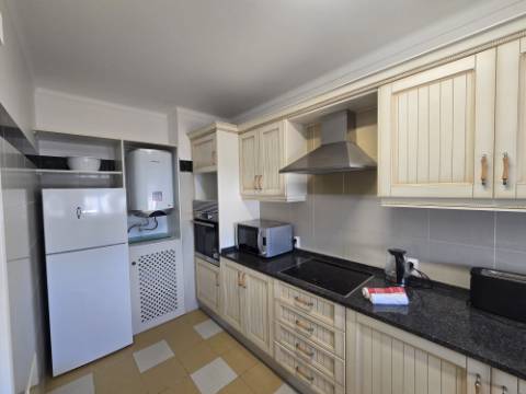 Apartamento T2 Remodelado para Arrendamento Anual - a Poucos Passos da Praia em Quarteira