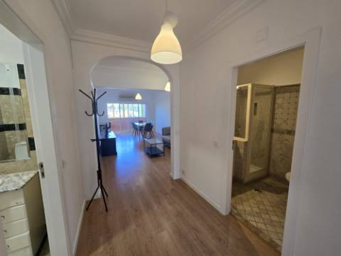 Apartamento T2 Remodelado para Arrendamento Anual - a Poucos Passos da Praia em Quarteira