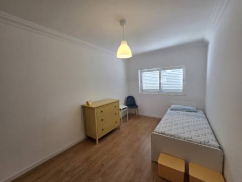 Apartamento T2 Remodelado para Arrendamento Anual - a Poucos Passos da Praia em Quarteira