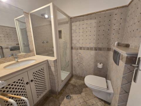 Apartamento T2 Remodelado para Arrendamento Anual - a Poucos Passos da Praia em Quarteira