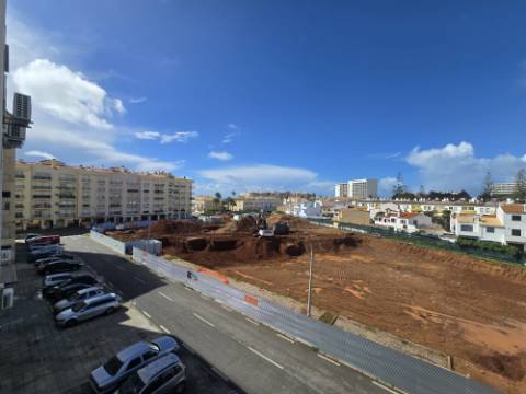 Apartamento T2 Remodelado para Arrendamento Anual - a Poucos Passos da Praia em Quarteira