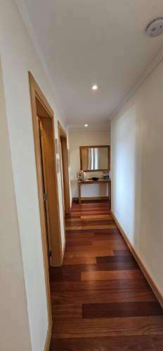 Arrendamento ao Ano Penthouse T2, com grande terraço, condomínio fechado com jardim, piscinas e vista mar, em Albufeira