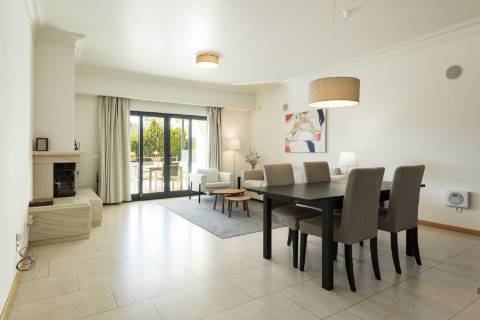 Elegante moradia v2+2 em Vilamoura - piscina, jardim & ambiente prestigiado