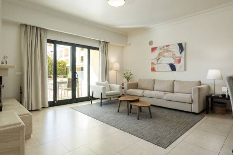 Elegante moradia v2+2 em Vilamoura - piscina, jardim & ambiente prestigiado