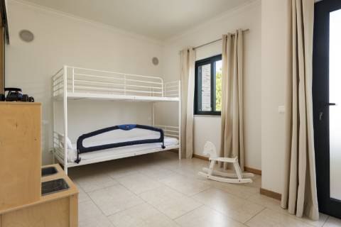 Elegante moradia v2+2 em Vilamoura - piscina, jardim & ambiente prestigiado