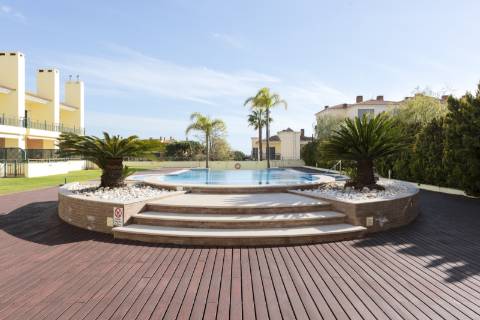 Elegante moradia v2+2 em Vilamoura - piscina, jardim & ambiente prestigiado