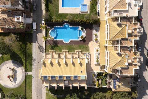 Elegante moradia v2+2 em Vilamoura - piscina, jardim & ambiente prestigiado