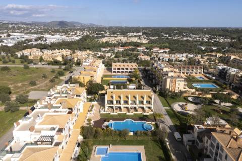 Elegante moradia v2+2 em Vilamoura - piscina, jardim & ambiente prestigiado