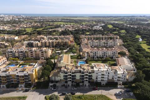 Elegante moradia v2+2 em Vilamoura - piscina, jardim & ambiente prestigiado