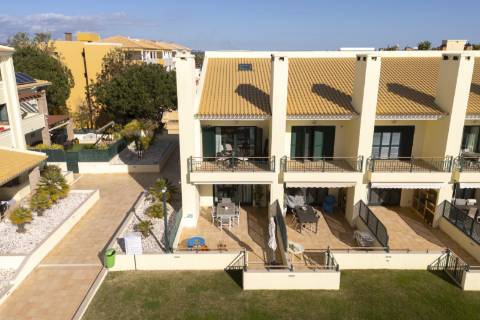 Elegante moradia v2+2 em Vilamoura - piscina, jardim & ambiente prestigiado