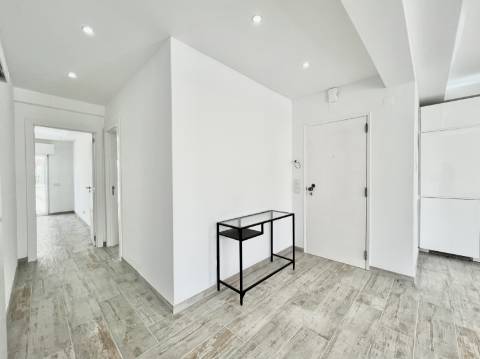 Apartamento T2 renovado - Quarteira