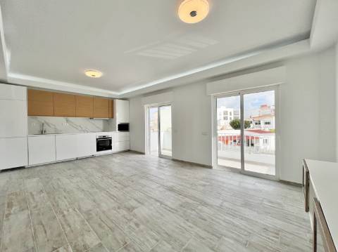 Apartamento T2 renovado - Quarteira