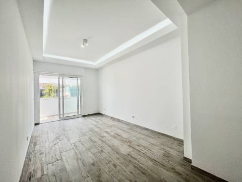 Apartamento T2 renovado - Quarteira