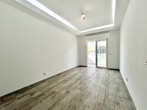 Apartamento T2 renovado - Quarteira