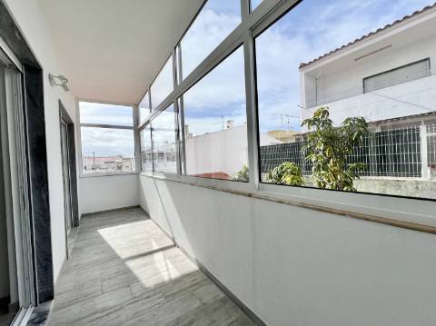 Apartamento T2 renovado - Quarteira