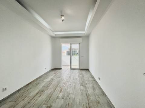 Apartamento T2 renovado - Quarteira