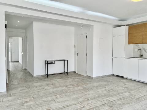 Apartamento T2 renovado - Quarteira