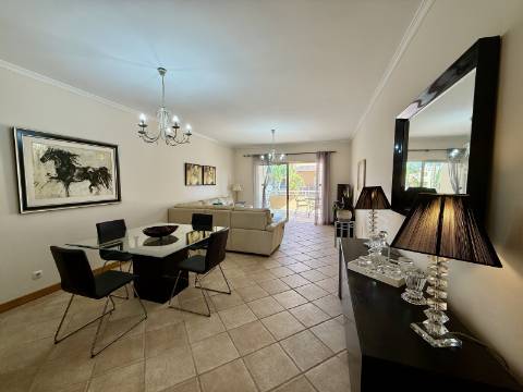 Excelente Apartamento T2 em Vilamoura, em Condomínio Privado com Piscina