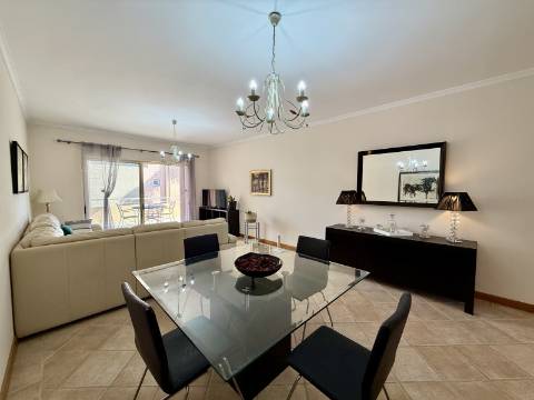 Excelente Apartamento T2 em Vilamoura, em Condomínio Privado com Piscina