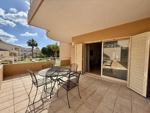 Excelente Apartamento T2 em Vilamoura, em Condomínio Privado com Piscina