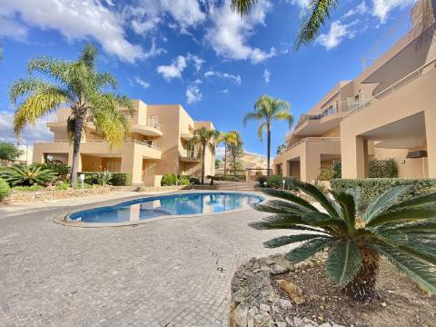Excelente Apartamento T2 em Vilamoura, em Condomínio Privado com Piscina