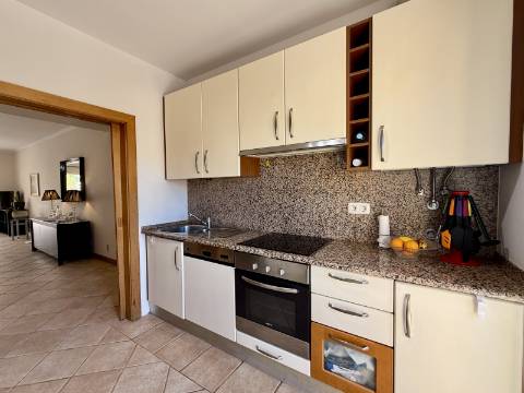 Excelente Apartamento T2 em Vilamoura, em Condomínio Privado com Piscina