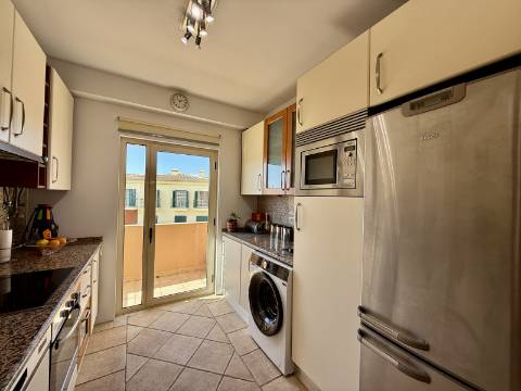 Excelente Apartamento T2 em Vilamoura, em Condomínio Privado com Piscina