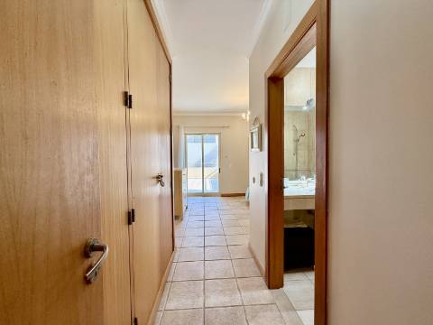 Excelente Apartamento T2 em Vilamoura, em Condomínio Privado com Piscina