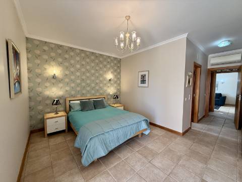 Excelente Apartamento T2 em Vilamoura, em Condomínio Privado com Piscina