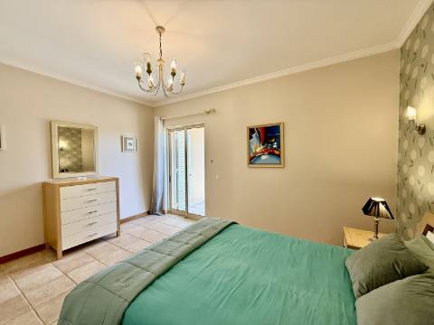 Excelente Apartamento T2 em Vilamoura, em Condomínio Privado com Piscina