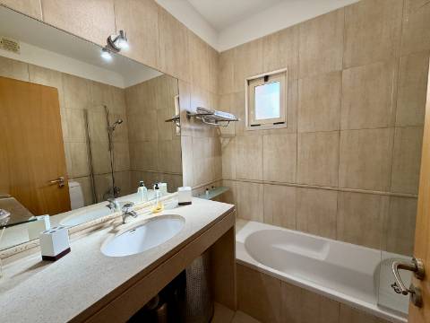 Excelente Apartamento T2 em Vilamoura, em Condomínio Privado com Piscina