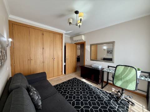 Excelente Apartamento T2 em Vilamoura, em Condomínio Privado com Piscina