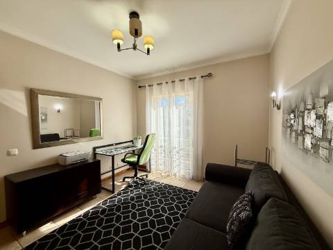 Excelente Apartamento T2 em Vilamoura, em Condomínio Privado com Piscina