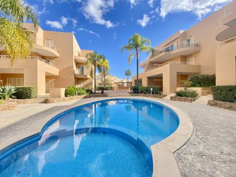 Excelente Apartamento T2 em Vilamoura, em Condomínio Privado com Piscina