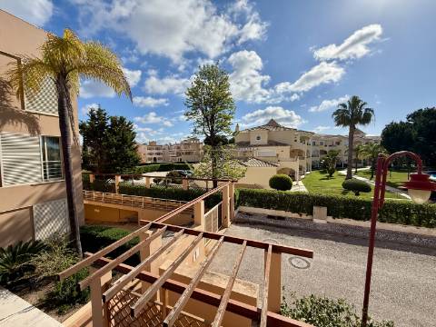 Excelente Apartamento T2 em Vilamoura, em Condomínio Privado com Piscina