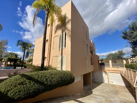 Excelente Apartamento T2 em Vilamoura, em Condomínio Privado com Piscina